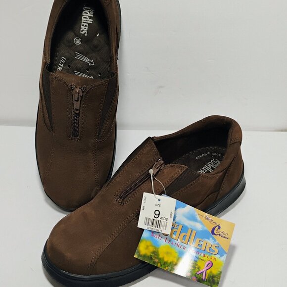 NWT COBBIE CUDDLERS WOMENS 9W BROWN SUEDE SHOE BOOTIES - Picture 2 of 12